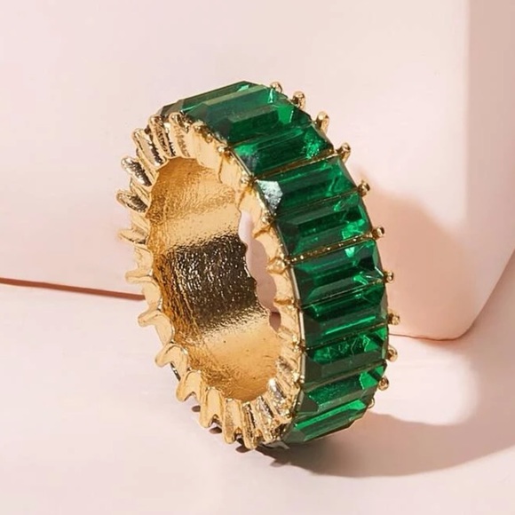 Emerald Green 14 Karat Ring - Picture 5 of 6